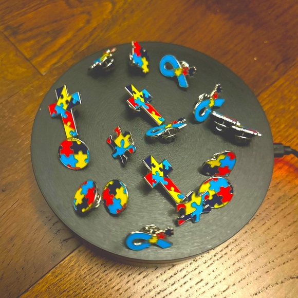 (You GET 2) AUTISM AWARENESS PINS - Picture 3 of 6